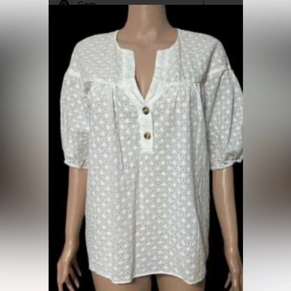 New without tag! Zara women puff sleeve white embroidered eyelet top